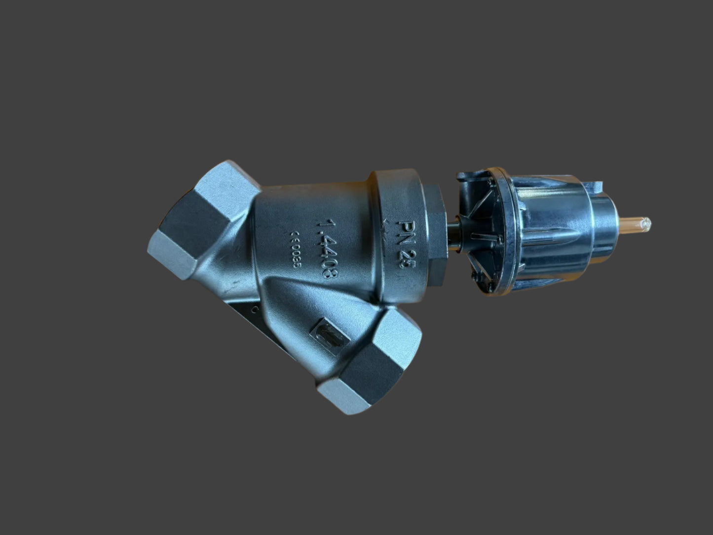 100-001-516 Angle Seat Globe Valve, 2.5NPT Type 514 with 1300 Indicator