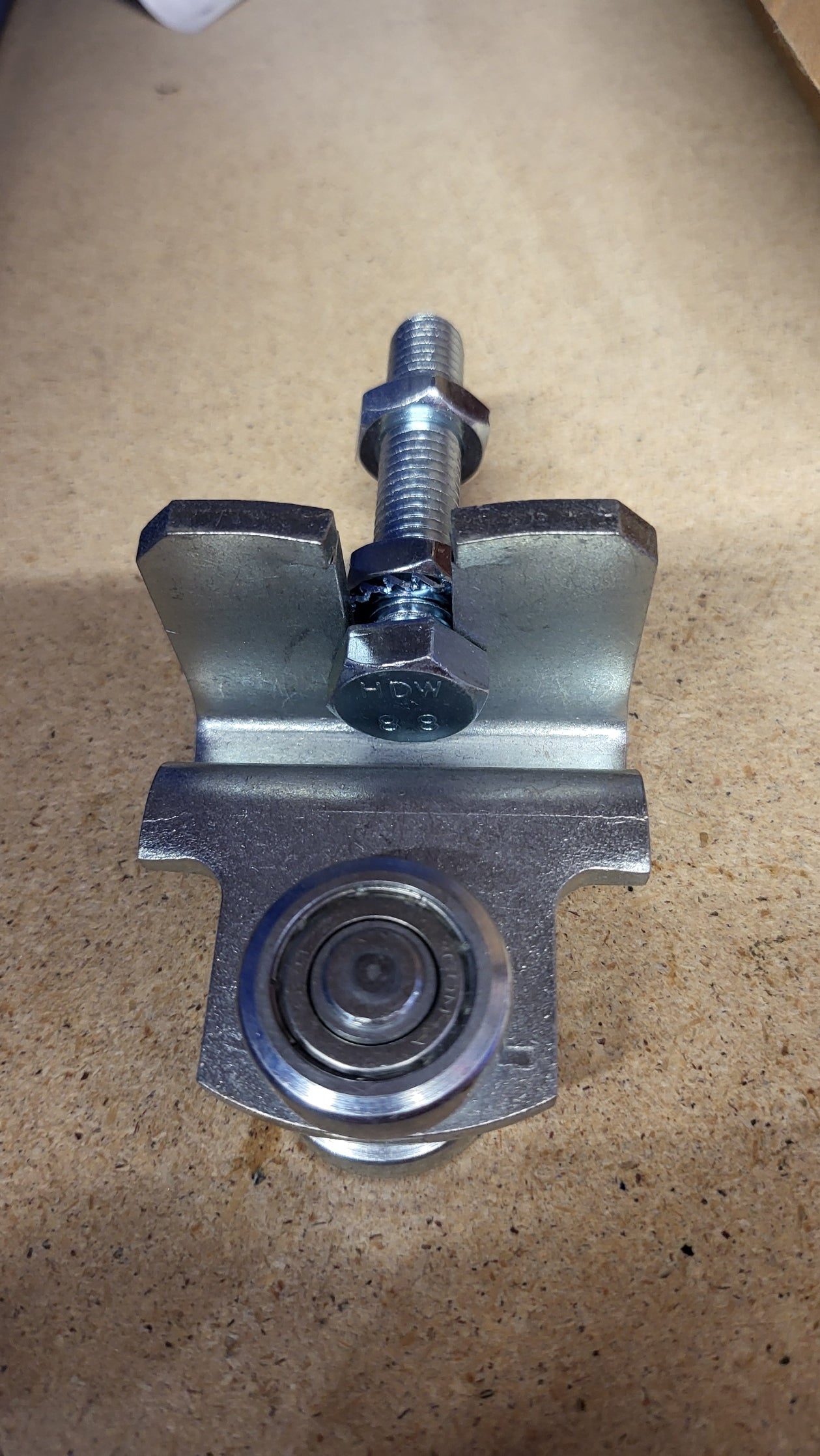 100-000-638 ROLLER AND MOUNTING BRACKET ZINC PLATED